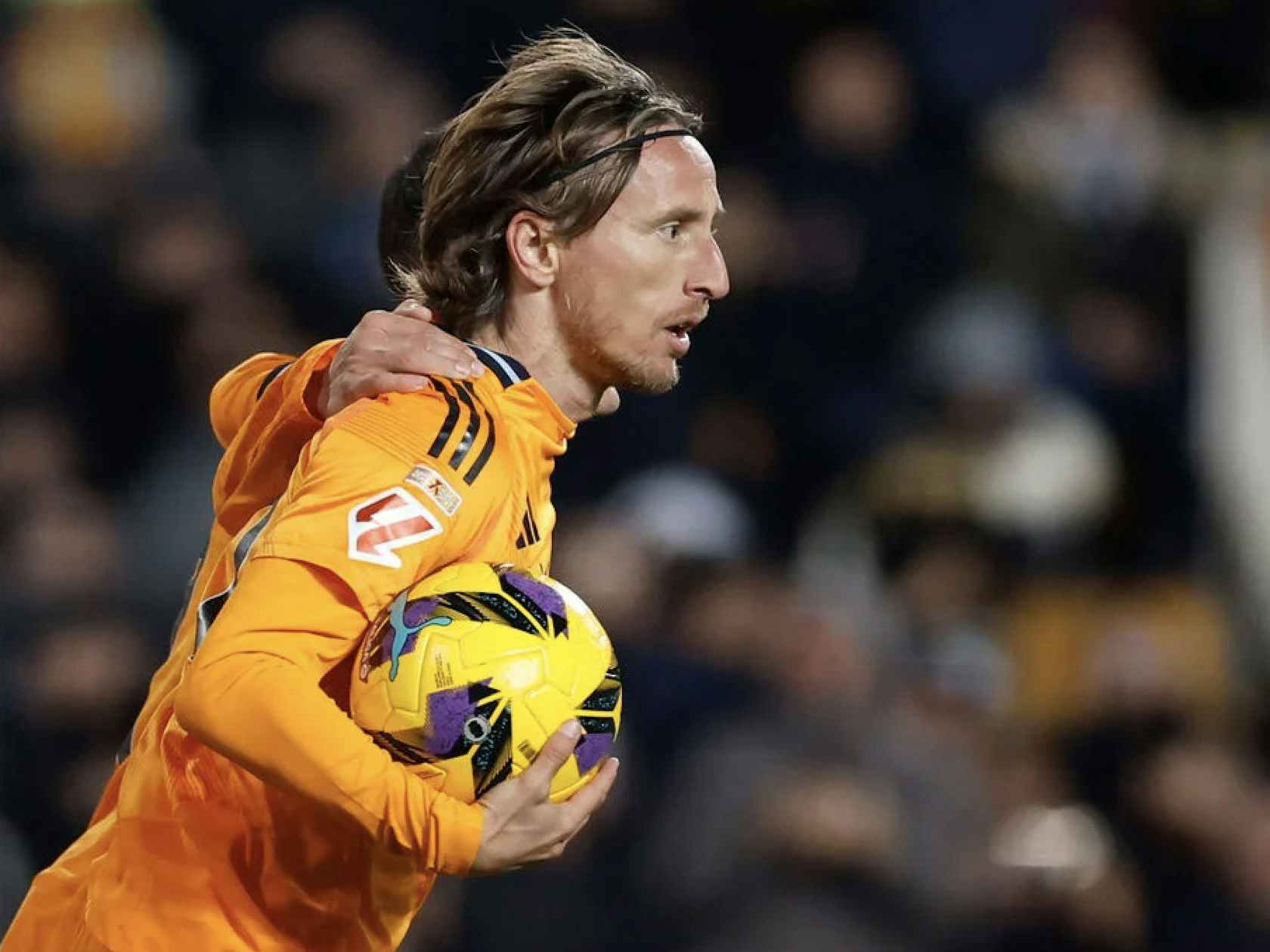 记者：针对卡尔的网暴是荒谬且可笑，他是一名职业球员