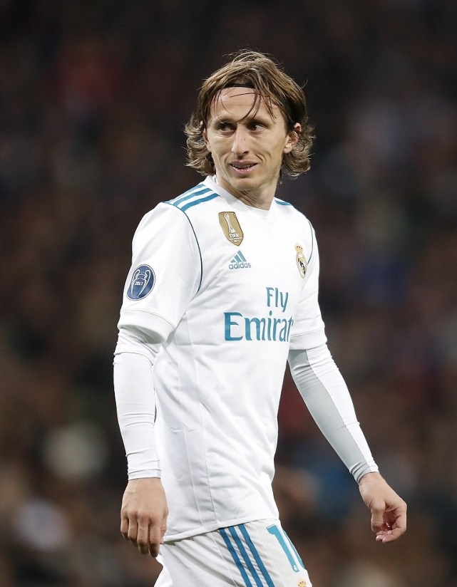 迪乌夫：过去我从没踢过右路，但只要能帮助球队我都愿意去做