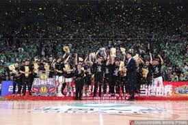 第35分钟，卡尔弗特-勒温头球击中门柱……差之毫厘！ 来源：The United Stand